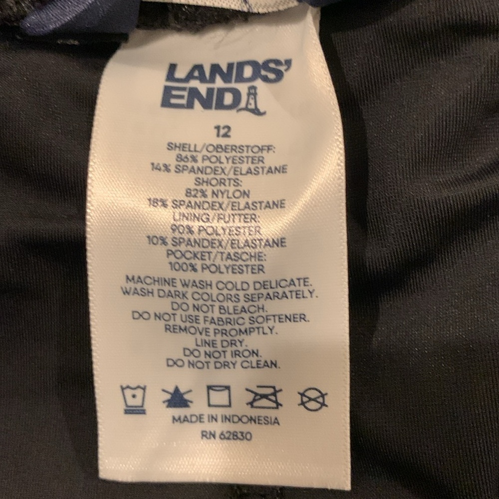NWOT Lands End Womens Skort. Has black shorts with hygienic liner in place. 12. - Picture 5 of 9